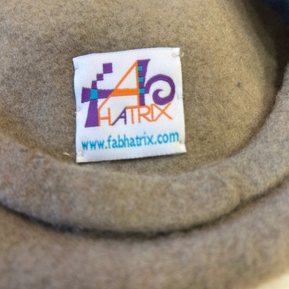 Beret by Hatrix, Taupe, Wool, Women’s Small - Picture 4 of 7